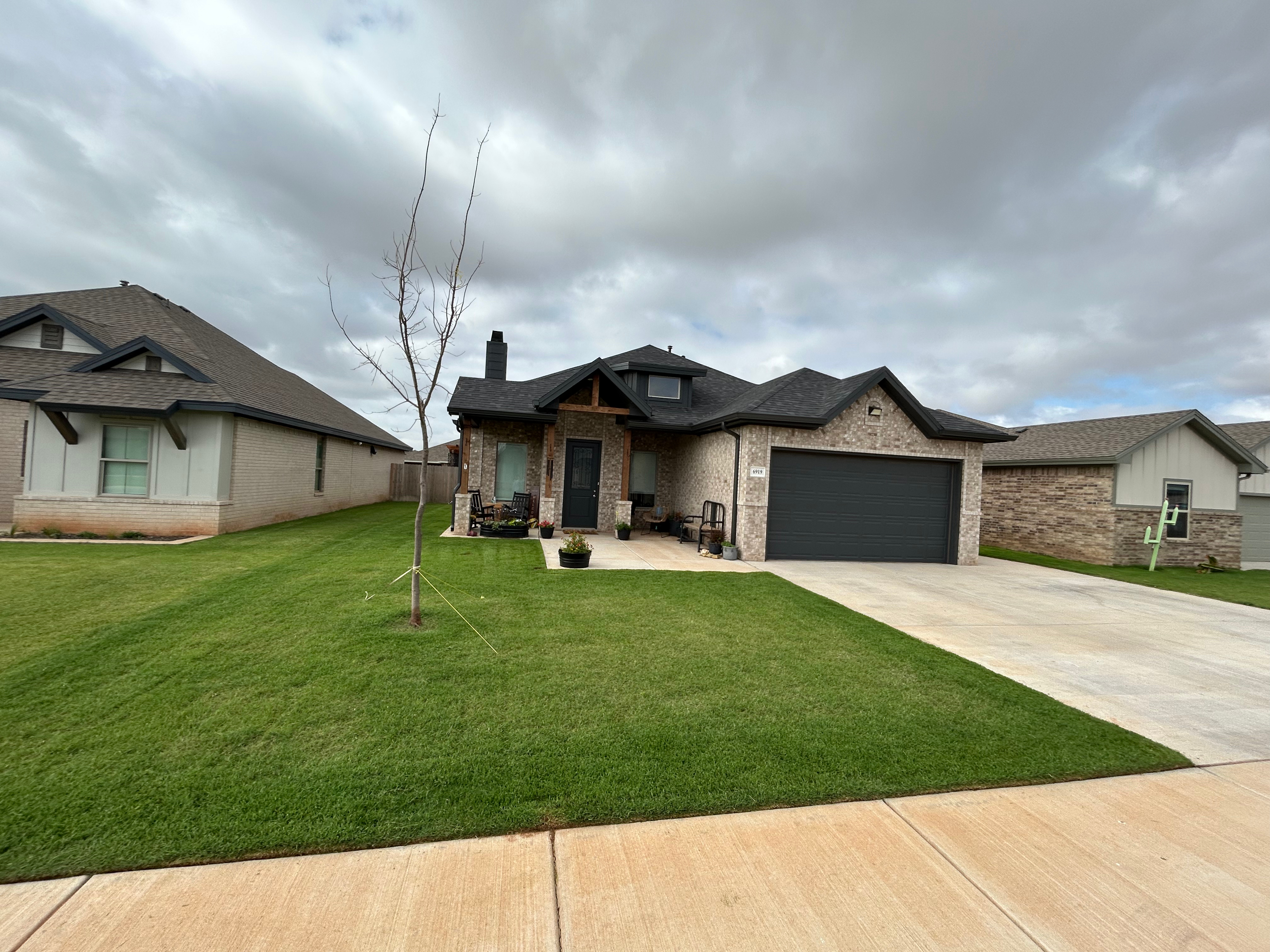 Linear Lawn & Landscaping team at work